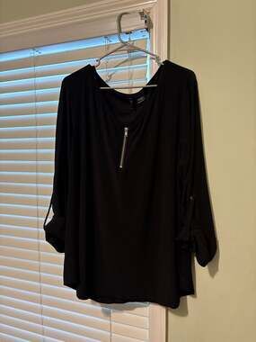 New Directions Woman Plus Size 3X Black Zipper V-Neck Roll-Tab Sleeve Tunic